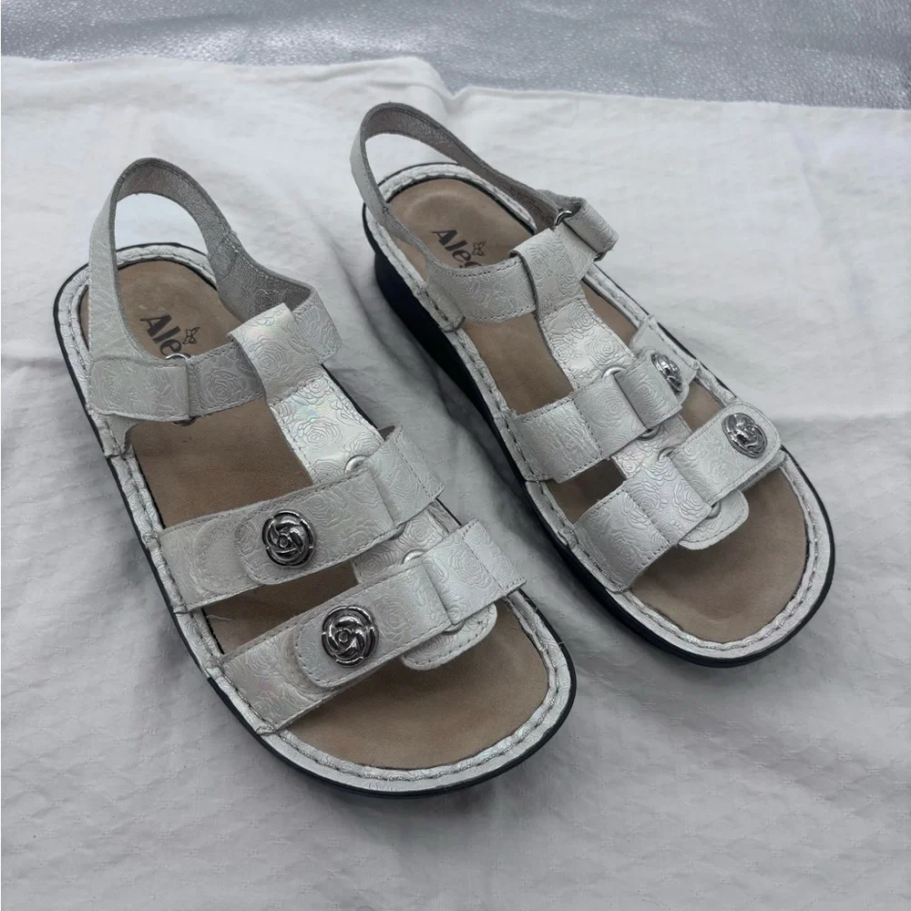 Alegria Kleo Leather Sandals in Iridescent White Size 38 (7.5-8)